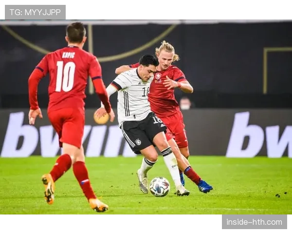 捷克队展现精准传控足球，赢得关键胜利提升竞争力