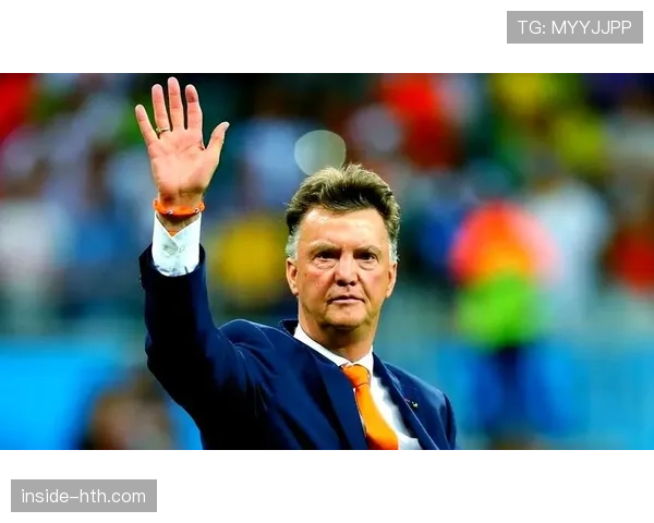 范加尔战术体系解析:高位逼抢与控球主导的现代实践 范加尔战术体系解析:高位逼抢与控球主导的现代实践