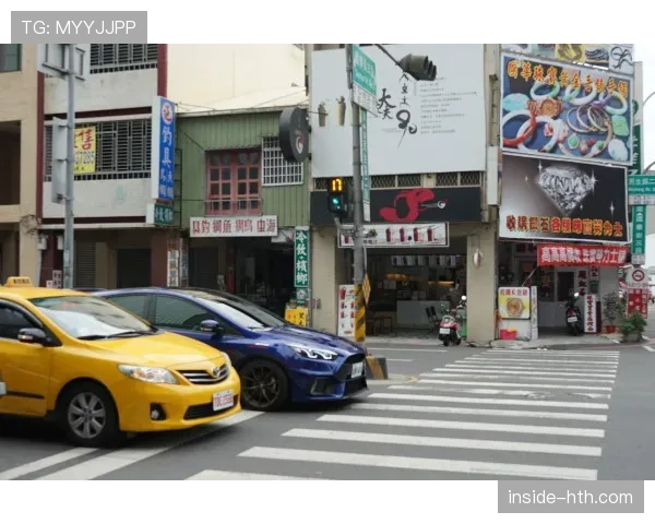 崔家溪下班开着跑车去菜市场，旁边大妈还跟他砍价